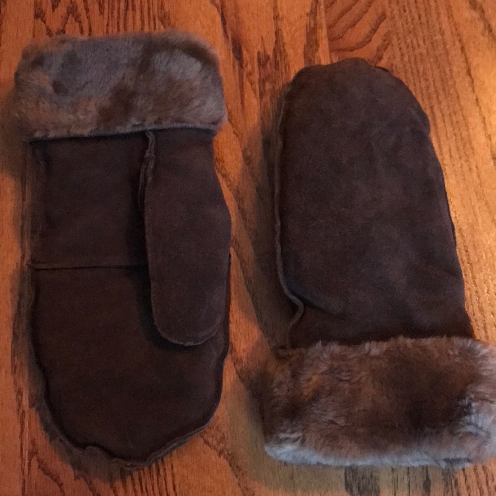 Brown suede-leather, soft fur lined mittens.